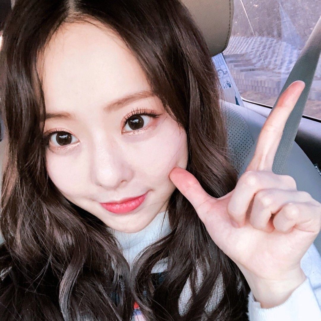 Popular profile image of ViVi (Loossemble) selected by votes