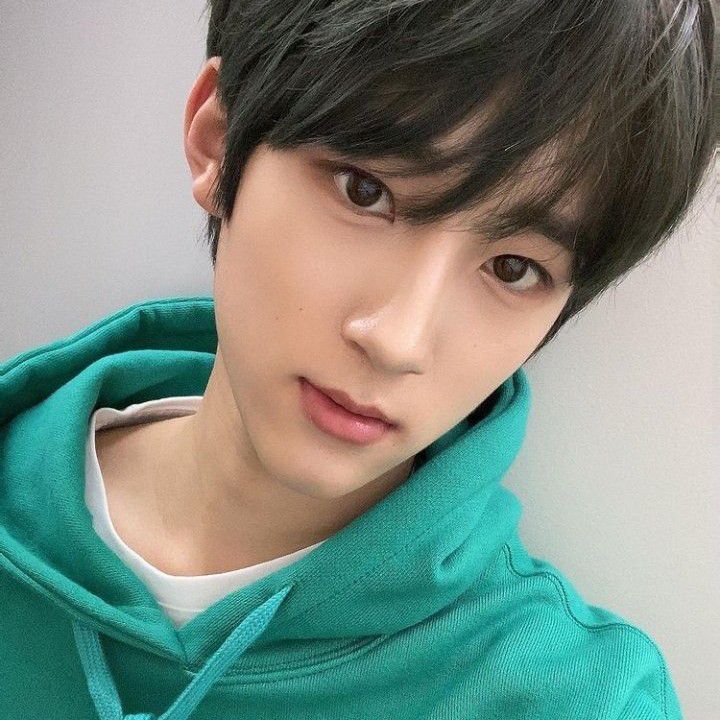 Popular profile image of Kim Minseo (DRIPPIN) selected by votes