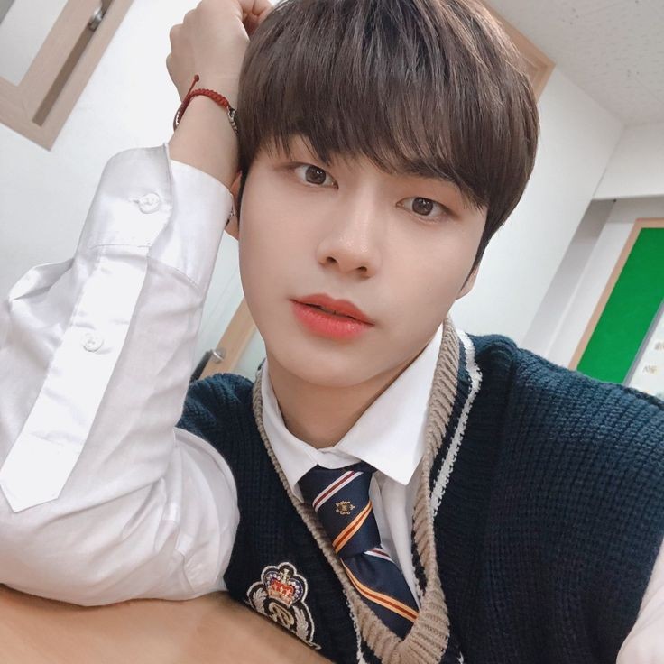 Shining profile picture of Kyoungyoon on today's Choeaedol